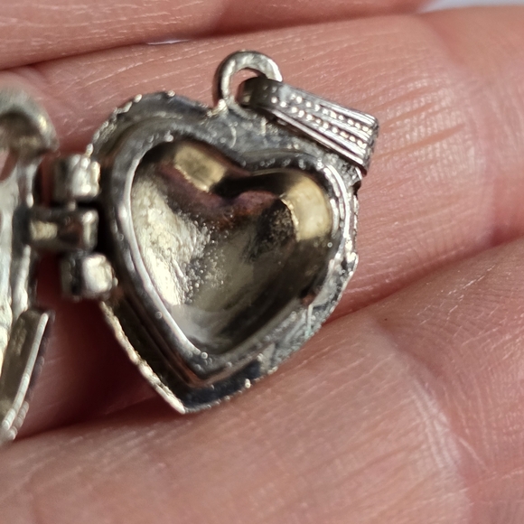 Heart locket pendant silver tone cutout scent aromatherapy charm - Picture 6 of 10